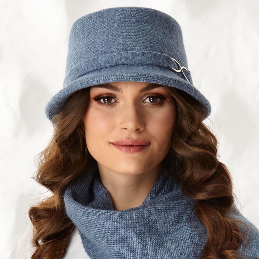 modny kapelusz dla kobiet